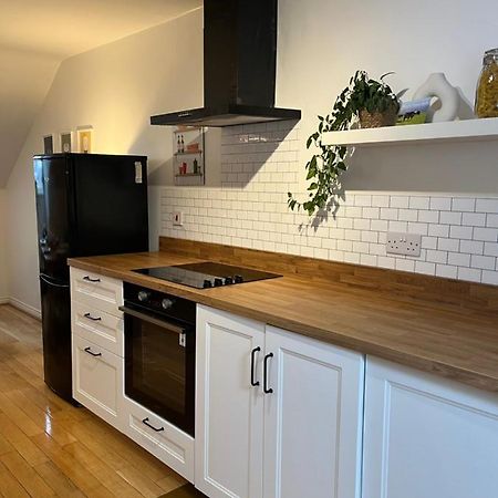 Homely 2 Story Cathedral City Apartment Дърам Екстериор снимка