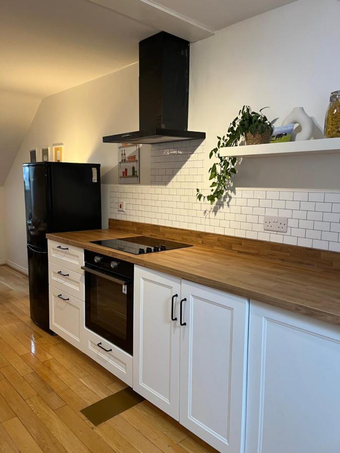 Homely 2 Story Cathedral City Apartment Дърам Екстериор снимка