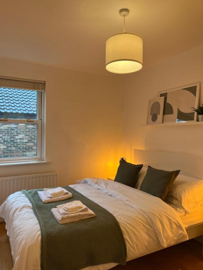Homely 2 Story Cathedral City Apartment Дърам Екстериор снимка