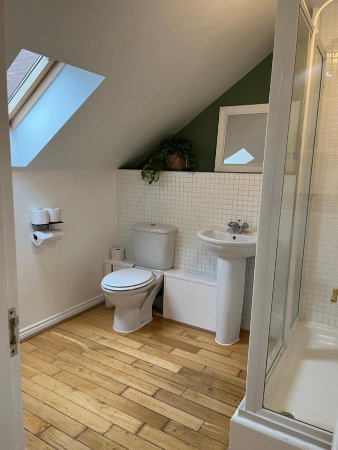 Homely 2 Story Cathedral City Apartment Дърам Екстериор снимка
