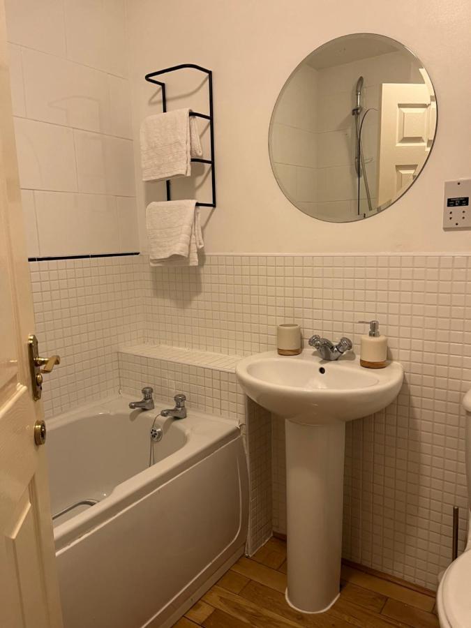 Homely 2 Story Cathedral City Apartment Дърам Екстериор снимка