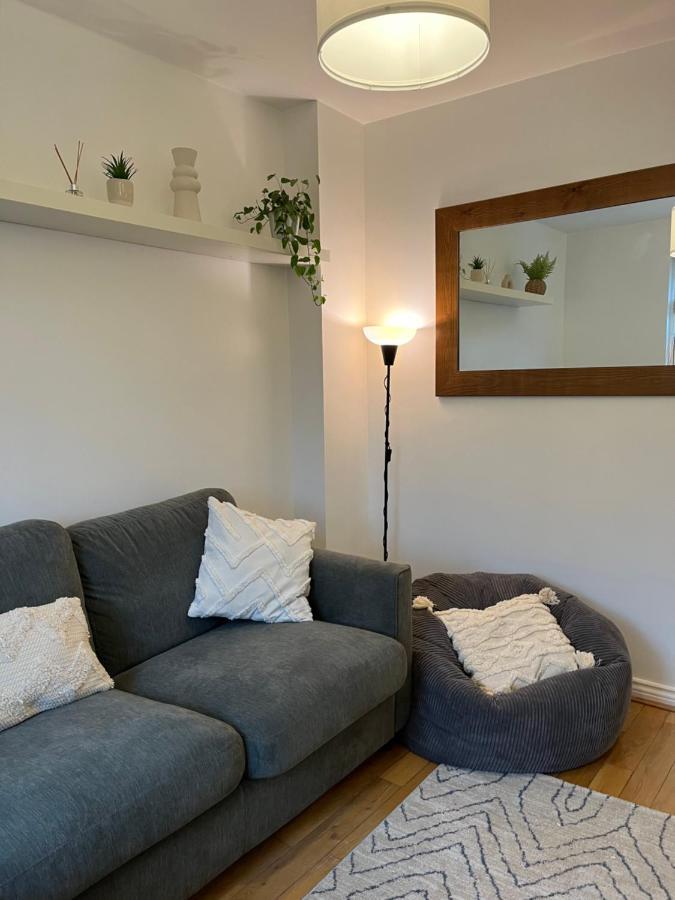 Homely 2 Story Cathedral City Apartment Дърам Екстериор снимка
