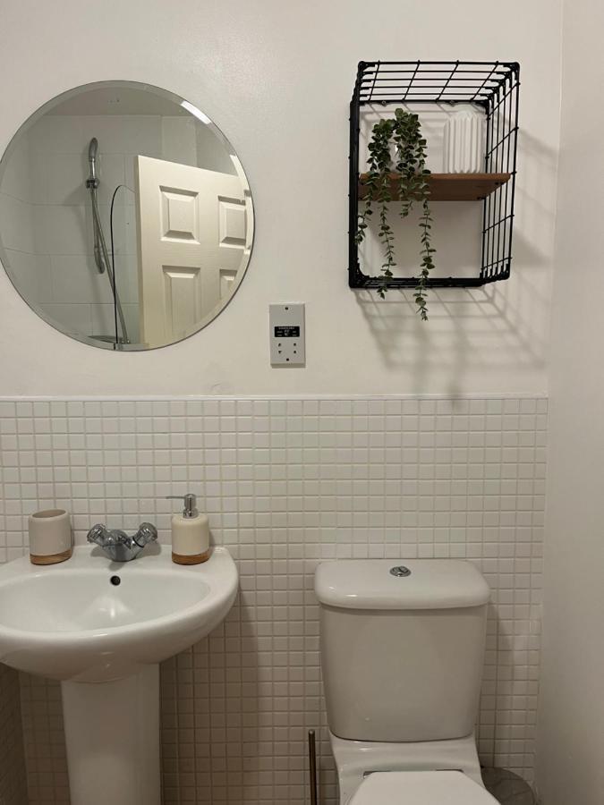 Homely 2 Story Cathedral City Apartment Дърам Екстериор снимка