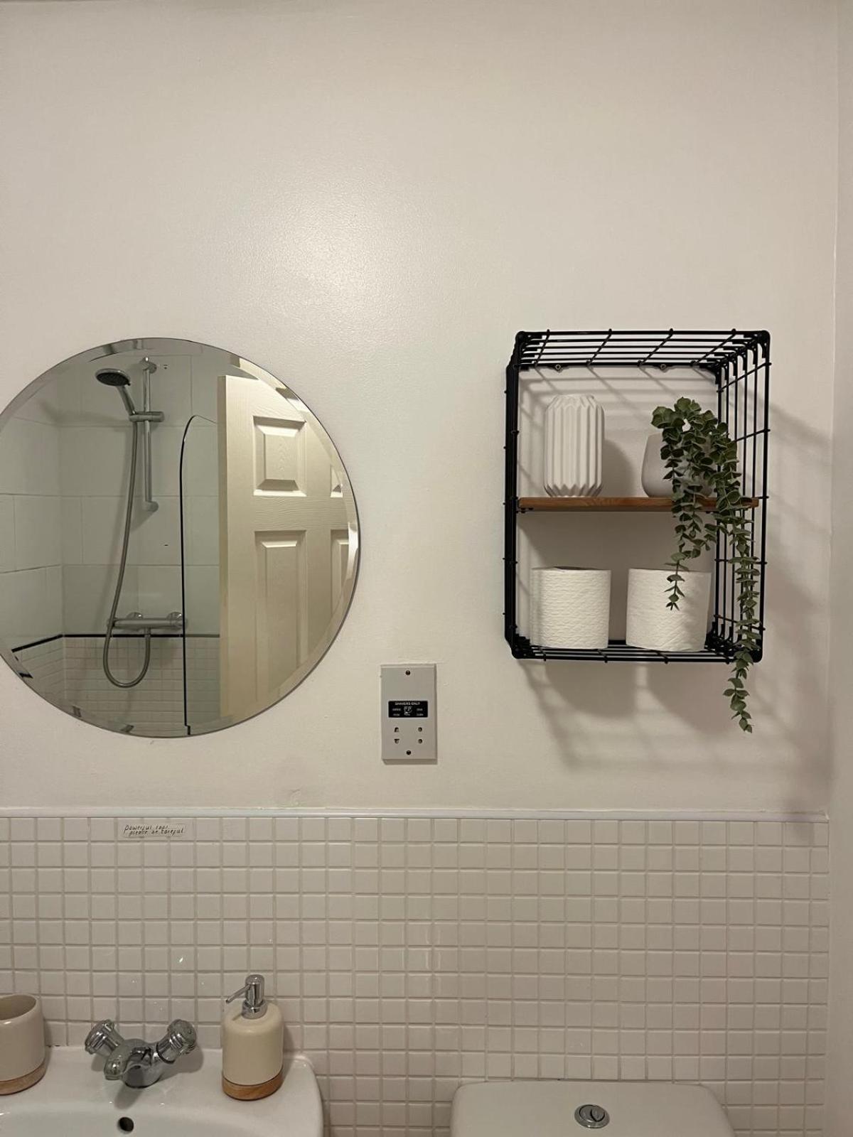 Homely 2 Story Cathedral City Apartment Дърам Екстериор снимка